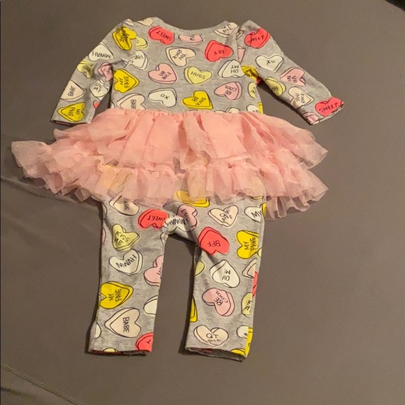 Cat & Jack Valentine’s Day romper baby girl - Picture 4 of 4